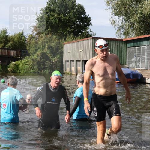 31.08.2025 - Elbe Triathlon Hamburg Luisa Fischer http://msf.ph/oto/8685210 31.08.2025 10:33:57 Schwimmen 1267, 1336, 1343 meine-sportfotos.de