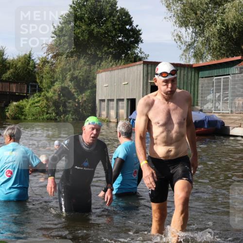 31.08.2025 - Elbe Triathlon Hamburg Luisa Fischer http://msf.ph/oto/8685212 31.08.2025 10:33:57 Schwimmen 1267, 1336, 1343 meine-sportfotos.de