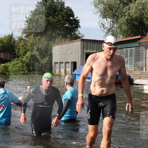 31.08.2025 - Elbe Triathlon Hamburg Luisa Fischer http://msf.ph/oto/8685214 31.08.2025 10:33:57 Schwimmen 1267, 1336, 1343 meine-sportfotos.de