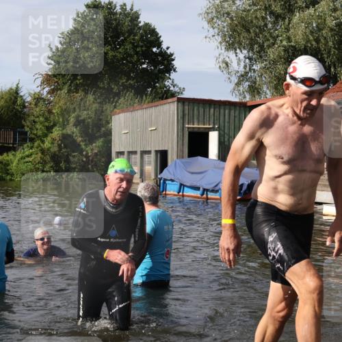 31.08.2025 - Elbe Triathlon Hamburg Luisa Fischer http://msf.ph/oto/8685218 31.08.2025 10:33:58 Schwimmen 1267, 1336, 1343 meine-sportfotos.de