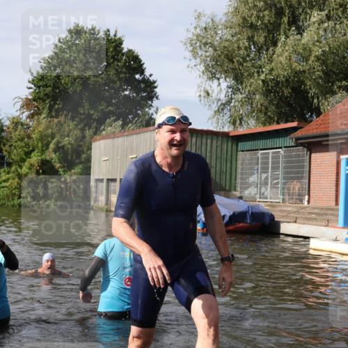 31.08.2025 - Elbe Triathlon Hamburg Luisa Fischer http://msf.ph/oto/8685224 31.08.2025 10:34:05 Schwimmen 1267, 1328, 1343 meine-sportfotos.de