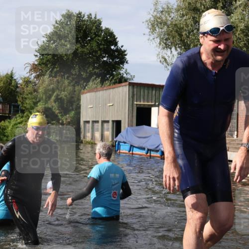 31.08.2025 - Elbe Triathlon Hamburg Luisa Fischer http://msf.ph/oto/8685229 31.08.2025 10:34:06 Schwimmen 1267, 1328, 1343 meine-sportfotos.de
