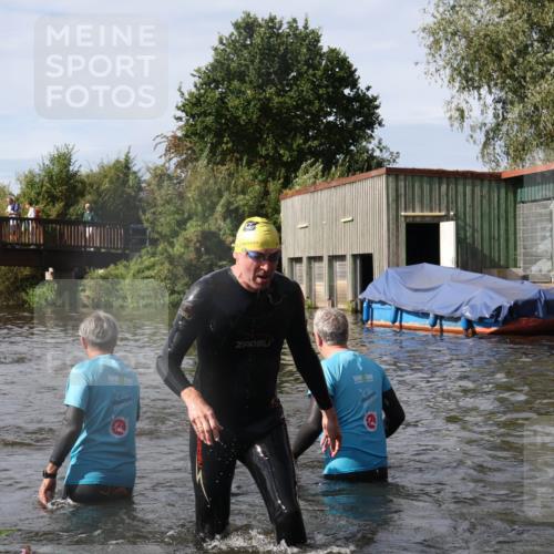 31.08.2025 - Elbe Triathlon Hamburg Luisa Fischer http://msf.ph/oto/8685231 31.08.2025 10:34:07 Schwimmen 1267, 1328, 1342, 1343 meine-sportfotos.de