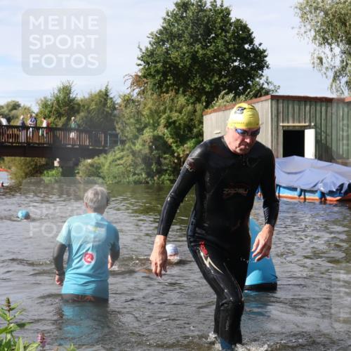 31.08.2025 - Elbe Triathlon Hamburg Luisa Fischer http://msf.ph/oto/8685235 31.08.2025 10:34:08 Schwimmen 1267, 1290, 1328, 1342 meine-sportfotos.de