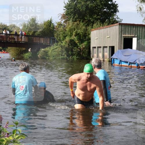 31.08.2025 - Elbe Triathlon Hamburg Luisa Fischer http://msf.ph/oto/8685250 31.08.2025 10:34:23 Schwimmen 1276, 1339 meine-sportfotos.de
