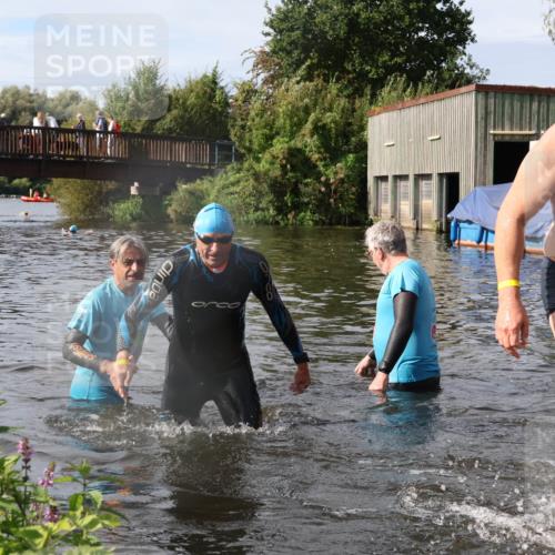 31.08.2025 - Elbe Triathlon Hamburg Luisa Fischer http://msf.ph/oto/8685260 31.08.2025 10:34:26 Schwimmen 1276, 1339 meine-sportfotos.de