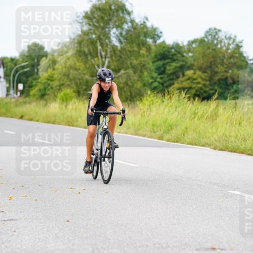 31.08.2025 - Elbe Triathlon Hamburg Michael Burmester http://msf.ph/oto/8685264 31.08.2025 12:37:34 Radfahren 1654, 1663 meine-sportfotos.de