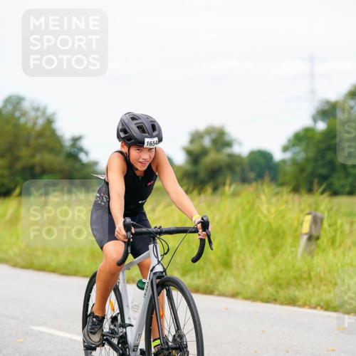 31.08.2025 - Elbe Triathlon Hamburg Michael Burmester http://msf.ph/oto/8685269 31.08.2025 12:37:35 Radfahren 1654, 1663 meine-sportfotos.de