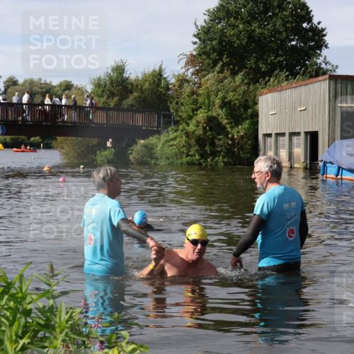 31.08.2025 - Elbe Triathlon Hamburg Luisa Fischer http://msf.ph/oto/8685287 31.08.2025 10:35:12 Schwimmen 1333 meine-sportfotos.de