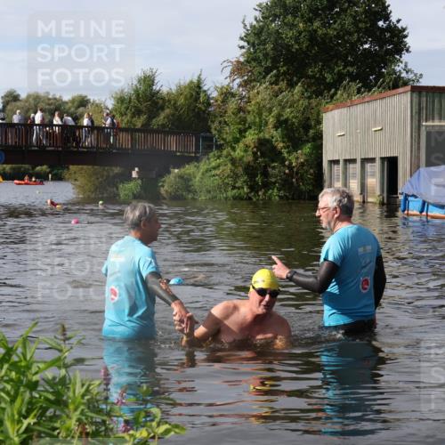 31.08.2025 - Elbe Triathlon Hamburg Luisa Fischer http://msf.ph/oto/8685288 31.08.2025 10:35:13 Schwimmen 1333 meine-sportfotos.de