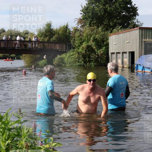 31.08.2025 - Elbe Triathlon Hamburg Luisa Fischer http://msf.ph/oto/8685292 31.08.2025 10:35:13 Schwimmen 1333 meine-sportfotos.de