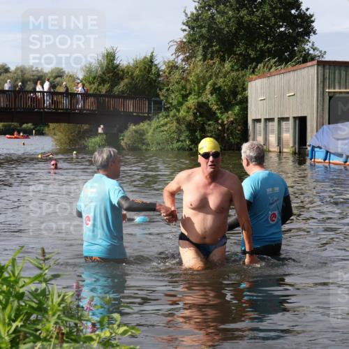 31.08.2025 - Elbe Triathlon Hamburg Luisa Fischer http://msf.ph/oto/8685293 31.08.2025 10:35:14 Schwimmen 1294, 1333 meine-sportfotos.de