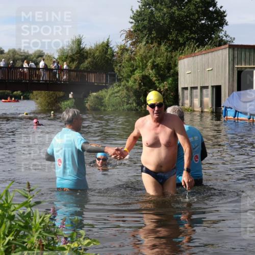 31.08.2025 - Elbe Triathlon Hamburg Luisa Fischer http://msf.ph/oto/8685296 31.08.2025 10:35:14 Schwimmen 1294, 1333 meine-sportfotos.de
