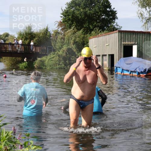 31.08.2025 - Elbe Triathlon Hamburg Luisa Fischer http://msf.ph/oto/8685303 31.08.2025 10:35:16 Schwimmen 1294, 1333 meine-sportfotos.de