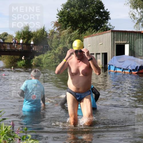 31.08.2025 - Elbe Triathlon Hamburg Luisa Fischer http://msf.ph/oto/8685305 31.08.2025 10:35:16 Schwimmen 1294, 1333 meine-sportfotos.de
