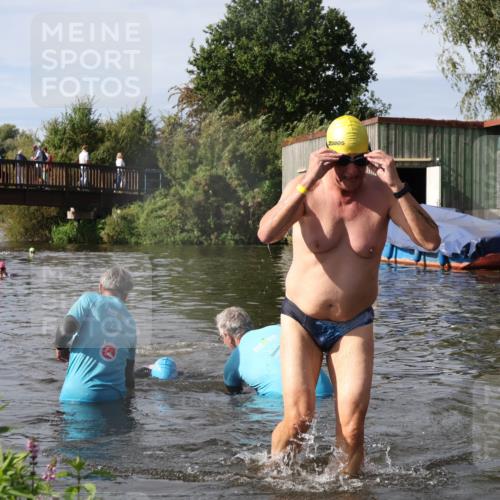 31.08.2025 - Elbe Triathlon Hamburg Luisa Fischer http://msf.ph/oto/8685309 31.08.2025 10:35:17 Schwimmen 1294, 1333 meine-sportfotos.de