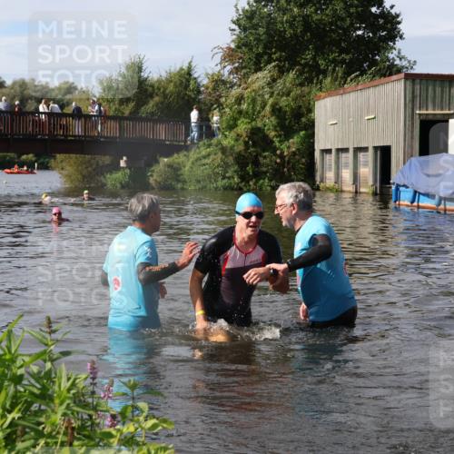 31.08.2025 - Elbe Triathlon Hamburg Luisa Fischer http://msf.ph/oto/8685314 31.08.2025 10:35:19 Schwimmen 1294, 1333 meine-sportfotos.de
