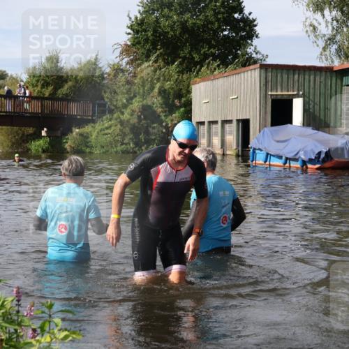 31.08.2025 - Elbe Triathlon Hamburg Luisa Fischer http://msf.ph/oto/8685321 31.08.2025 10:35:21 Schwimmen 1294, 1333 meine-sportfotos.de