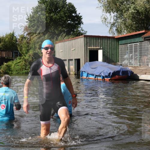 31.08.2025 - Elbe Triathlon Hamburg Luisa Fischer http://msf.ph/oto/8685327 31.08.2025 10:35:22 Schwimmen 1294, 1333 meine-sportfotos.de