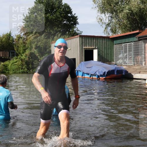 31.08.2025 - Elbe Triathlon Hamburg Luisa Fischer http://msf.ph/oto/8685329 31.08.2025 10:35:22 Schwimmen 1294, 1333 meine-sportfotos.de