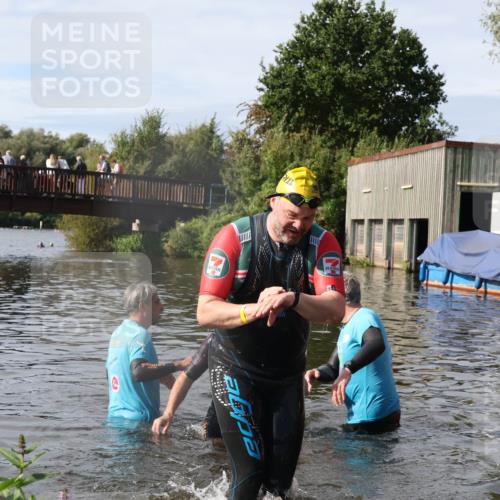 31.08.2025 - Elbe Triathlon Hamburg Luisa Fischer http://msf.ph/oto/8685362 31.08.2025 10:36:15 Schwimmen 1271, 1284 meine-sportfotos.de