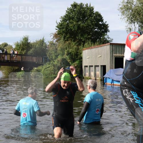 31.08.2025 - Elbe Triathlon Hamburg Luisa Fischer http://msf.ph/oto/8685371 31.08.2025 10:36:17 Schwimmen 1271, 1284 meine-sportfotos.de