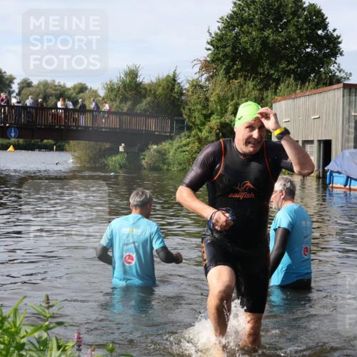 31.08.2025 - Elbe Triathlon Hamburg Luisa Fischer http://msf.ph/oto/8685374 31.08.2025 10:36:18 Schwimmen 1271, 1284 meine-sportfotos.de