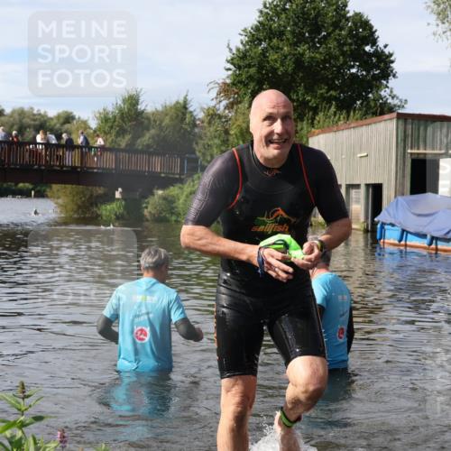 31.08.2025 - Elbe Triathlon Hamburg Luisa Fischer http://msf.ph/oto/8685377 31.08.2025 10:36:19 Schwimmen 1271, 1284 meine-sportfotos.de