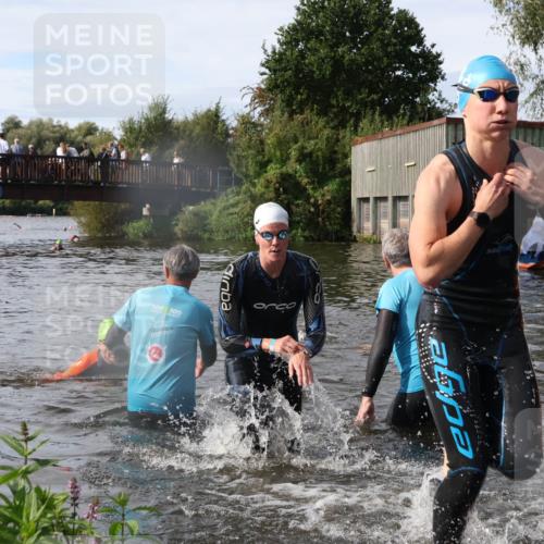 31.08.2025 - Elbe Triathlon Hamburg Luisa Fischer http://msf.ph/oto/8685392 31.08.2025 10:37:23 Schwimmen 1309, 1352, 1379, 1439 meine-sportfotos.de