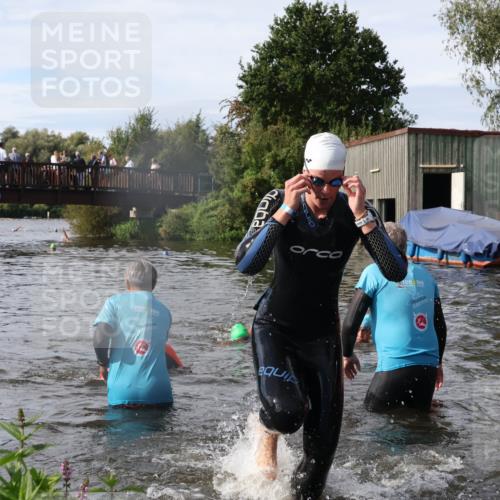 31.08.2025 - Elbe Triathlon Hamburg Luisa Fischer http://msf.ph/oto/8685396 31.08.2025 10:37:24 Schwimmen 1309, 1352, 1379, 1439 meine-sportfotos.de