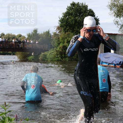 31.08.2025 - Elbe Triathlon Hamburg Luisa Fischer http://msf.ph/oto/8685398 31.08.2025 10:37:24 Schwimmen 1309, 1352, 1379, 1439 meine-sportfotos.de
