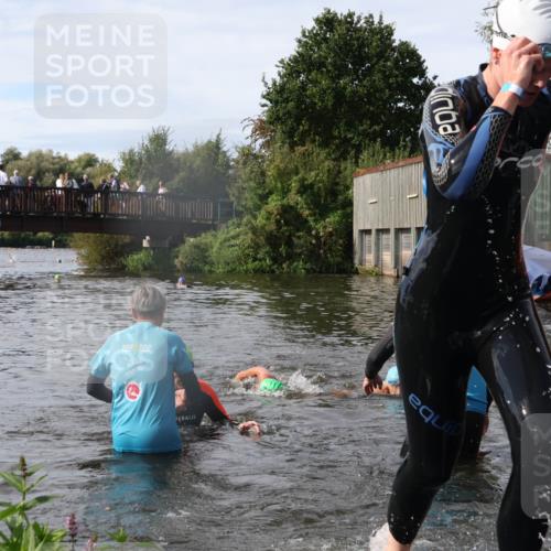 31.08.2025 - Elbe Triathlon Hamburg Luisa Fischer http://msf.ph/oto/8685400 31.08.2025 10:37:24 Schwimmen 1309, 1352, 1379, 1439 meine-sportfotos.de