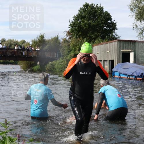 31.08.2025 - Elbe Triathlon Hamburg Luisa Fischer http://msf.ph/oto/8685407 31.08.2025 10:37:28 Schwimmen 1309, 1341, 1352, 1439 meine-sportfotos.de