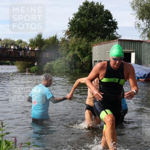 31.08.2025 - Elbe Triathlon Hamburg Luisa Fischer http://msf.ph/oto/8685415 31.08.2025 10:37:31 Schwimmen 1309, 1341, 1439 meine-sportfotos.de