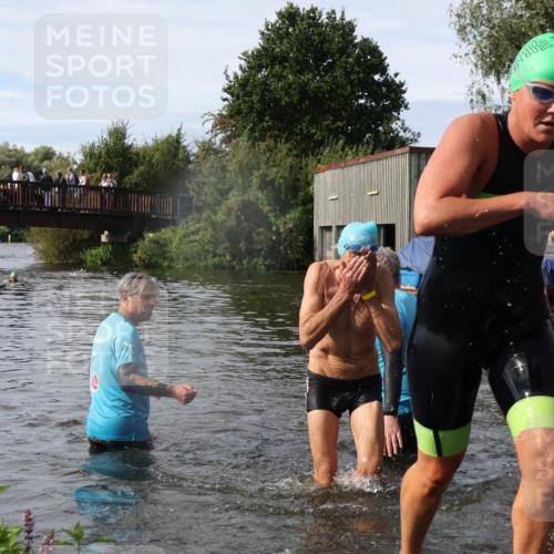 31.08.2025 - Elbe Triathlon Hamburg Luisa Fischer http://msf.ph/oto/8685419 31.08.2025 10:37:32 Schwimmen 1309, 1341, 1439 meine-sportfotos.de