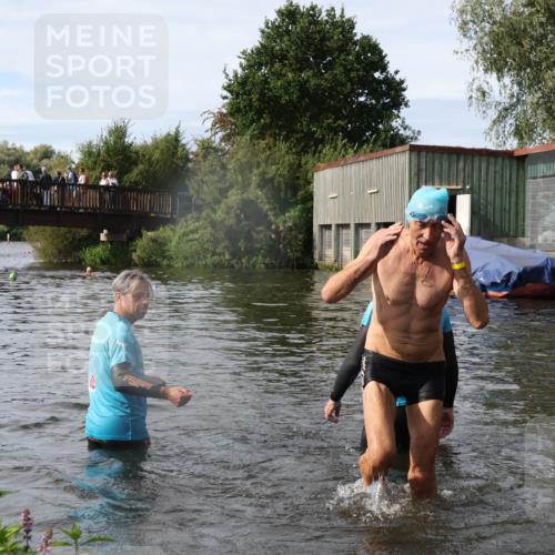 31.08.2025 - Elbe Triathlon Hamburg Luisa Fischer http://msf.ph/oto/8685423 31.08.2025 10:37:33 Schwimmen 1309, 1341, 1439 meine-sportfotos.de