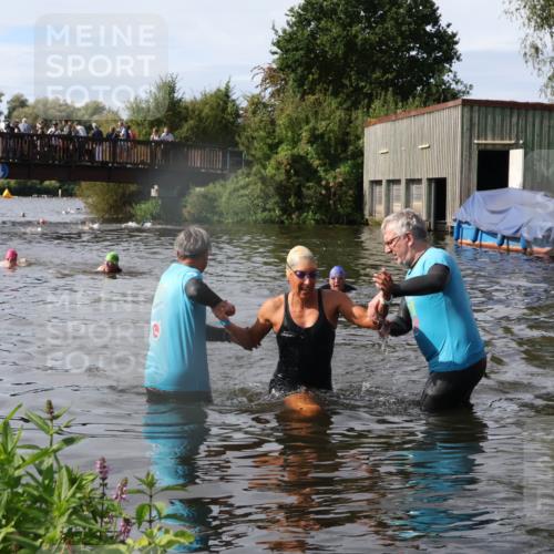 31.08.2025 - Elbe Triathlon Hamburg Luisa Fischer http://msf.ph/oto/8685437 31.08.2025 10:38:07 Schwimmen 1480 meine-sportfotos.de