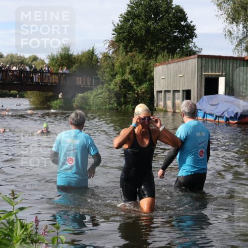 31.08.2025 - Elbe Triathlon Hamburg Luisa Fischer http://msf.ph/oto/8685442 31.08.2025 10:38:08 Schwimmen 1480 meine-sportfotos.de