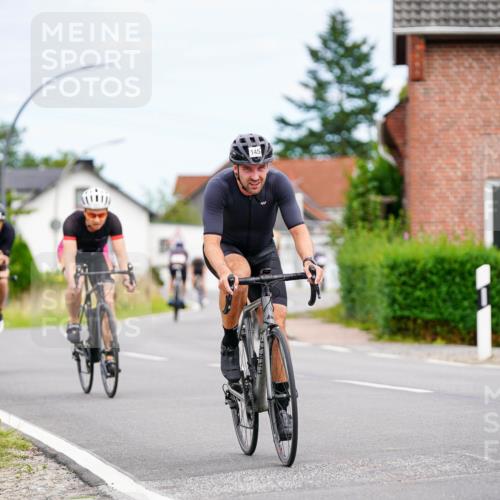 31.08.2025 - Elbe Triathlon Hamburg Michael Burmester http://msf.ph/oto/8685457 31.08.2025 14:10:25 Radfahren 121, 143, 145 meine-sportfotos.de