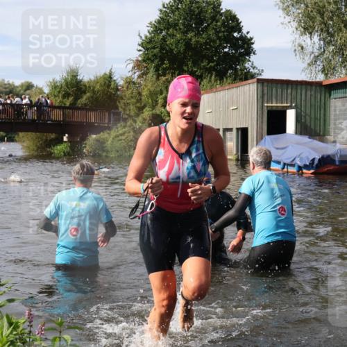 31.08.2025 - Elbe Triathlon Hamburg Luisa Fischer http://msf.ph/oto/8685461 31.08.2025 10:38:23 Schwimmen 1285, 1364 meine-sportfotos.de