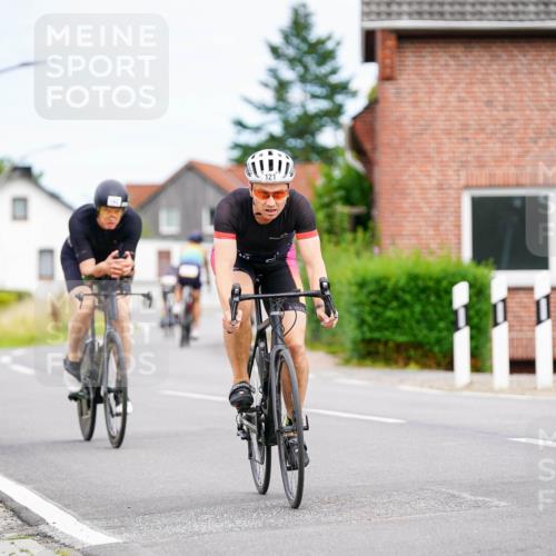 31.08.2025 - Elbe Triathlon Hamburg Michael Burmester http://msf.ph/oto/8685463 31.08.2025 14:10:26 Radfahren 121, 143, 145 meine-sportfotos.de