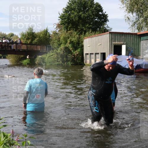 31.08.2025 - Elbe Triathlon Hamburg Luisa Fischer http://msf.ph/oto/8685468 31.08.2025 10:38:25 Schwimmen 1285, 1324, 1364 meine-sportfotos.de