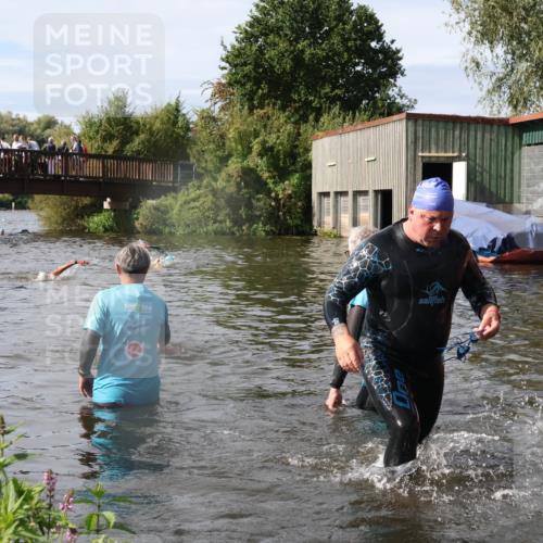 31.08.2025 - Elbe Triathlon Hamburg Luisa Fischer http://msf.ph/oto/8685469 31.08.2025 10:38:26 Schwimmen 1285, 1324, 1364 meine-sportfotos.de