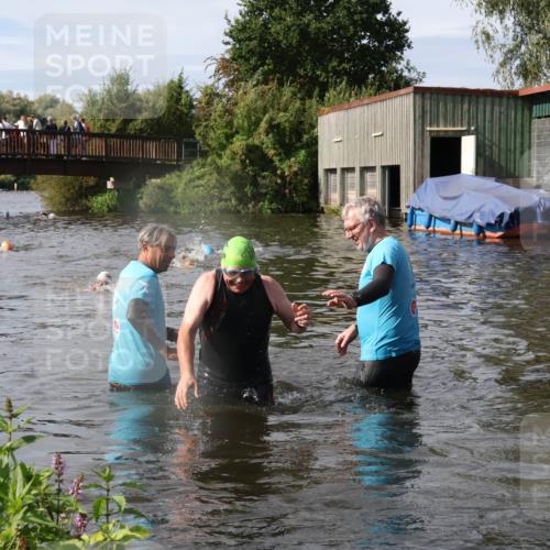 31.08.2025 - Elbe Triathlon Hamburg Luisa Fischer http://msf.ph/oto/8685473 31.08.2025 10:38:32 Schwimmen 1285, 1324 meine-sportfotos.de