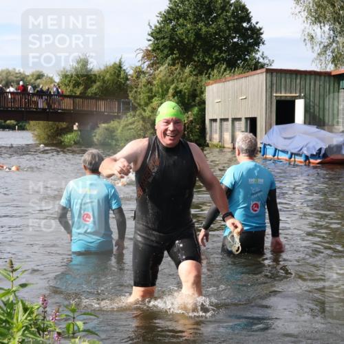 31.08.2025 - Elbe Triathlon Hamburg Luisa Fischer http://msf.ph/oto/8685482 31.08.2025 10:38:33 Schwimmen 1324 meine-sportfotos.de