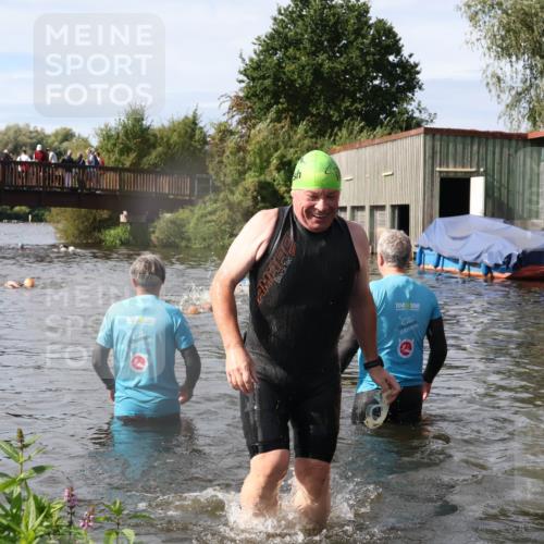 31.08.2025 - Elbe Triathlon Hamburg Luisa Fischer http://msf.ph/oto/8685483 31.08.2025 10:38:34 Schwimmen 1324, 1496 meine-sportfotos.de