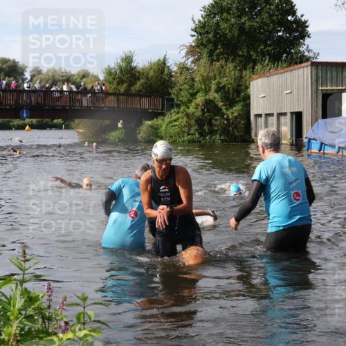 31.08.2025 - Elbe Triathlon Hamburg Luisa Fischer http://msf.ph/oto/8685491 31.08.2025 10:38:41 Schwimmen 1437, 1496 meine-sportfotos.de