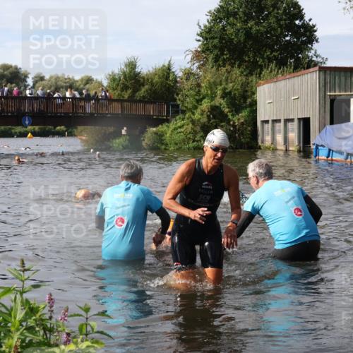 31.08.2025 - Elbe Triathlon Hamburg Luisa Fischer http://msf.ph/oto/8685496 31.08.2025 10:38:42 Schwimmen 1424, 1437, 1496 meine-sportfotos.de