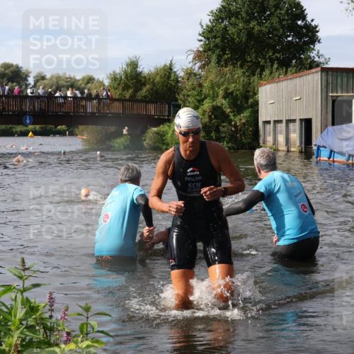 31.08.2025 - Elbe Triathlon Hamburg Luisa Fischer http://msf.ph/oto/8685499 31.08.2025 10:38:43 Schwimmen 1424, 1437, 1496 meine-sportfotos.de