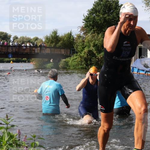 31.08.2025 - Elbe Triathlon Hamburg Luisa Fischer http://msf.ph/oto/8685505 31.08.2025 10:38:44 Schwimmen 1424, 1437, 1496 meine-sportfotos.de